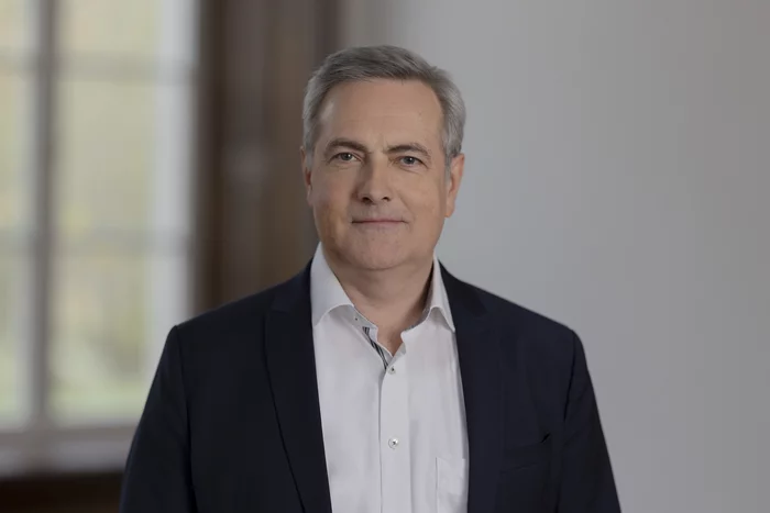 Foto: Gesco: Portrait Foto von dem Geschaeftsfuehrer Juergen Roth von Tochterunternehmen Amtrion