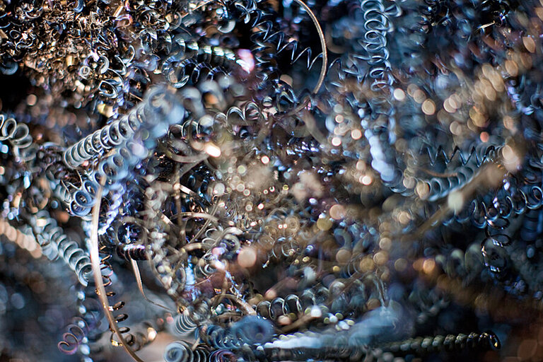 Foto: Gesco: Nahaufnahme von metallischen Spaehnen